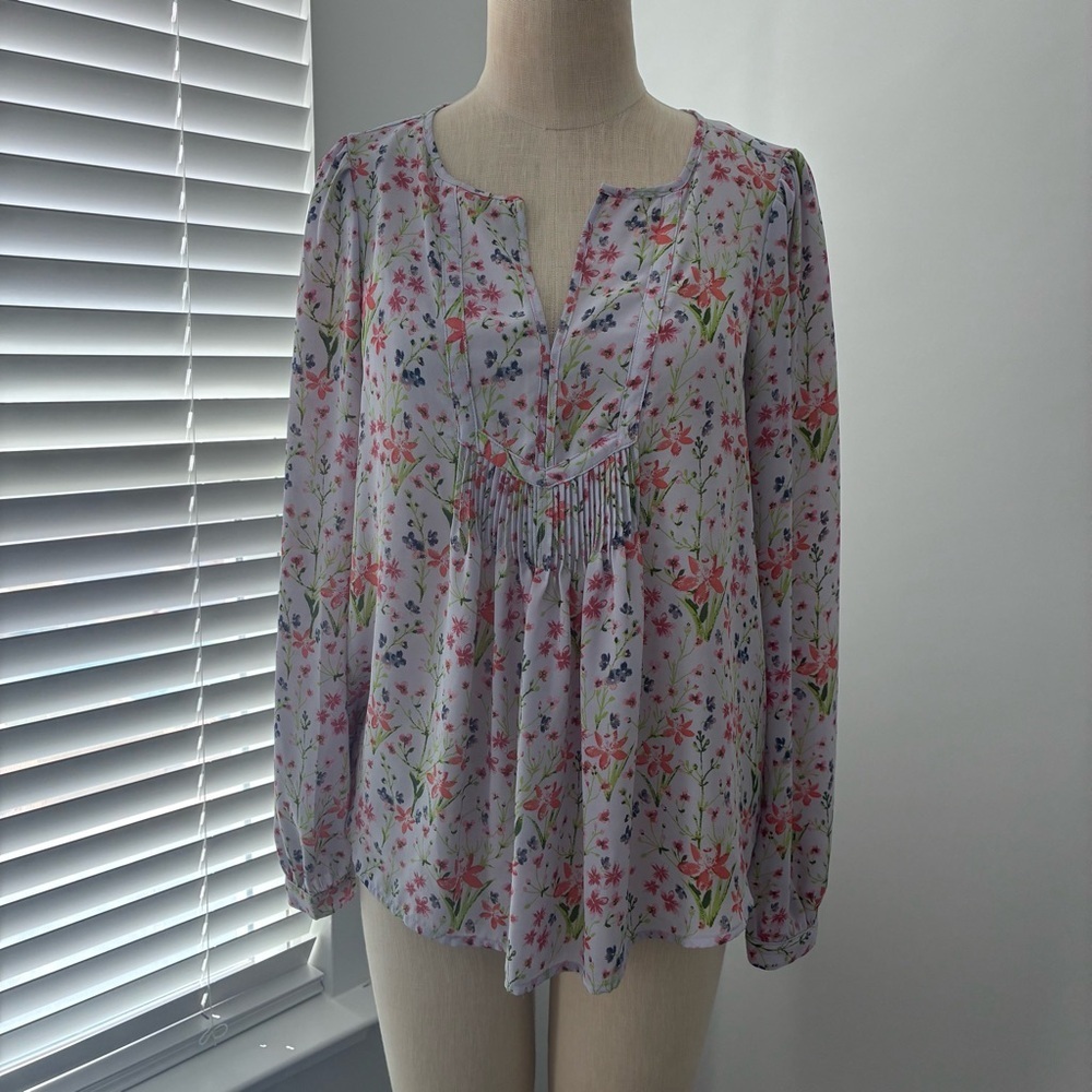 Gap Women's Floral Lavender Pintuck Split-Neck Blouse - Picture 1 of 10